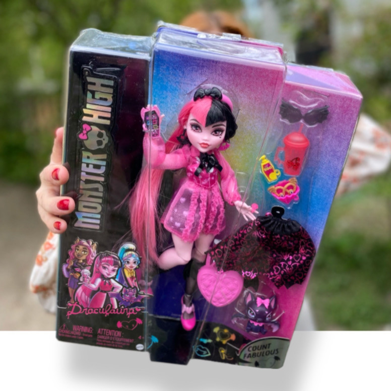 Лялька Mattel Монстер Хай Дракулаура 2022 Monster High Draculaura Posable Fashion Doll HHK51