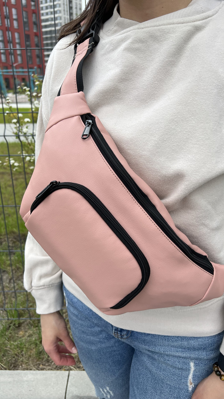 Жіноча нагрудна сумка-бананка, слінг-сумка практична і стильна в рожевому кольорі