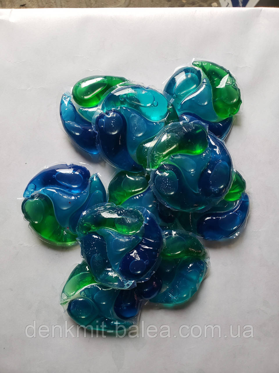 Капсулы (диски)  Персил для прання кольорової та білої білизни Persil 4in1 pods 20 шт (розсип)
