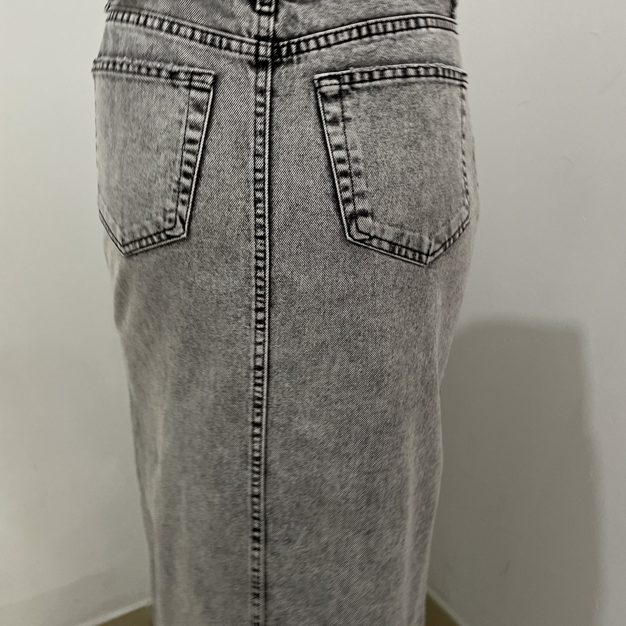 Длинная джинсовая юбка с разрезом Серый 38 - фото 6 - id-p1851225193
