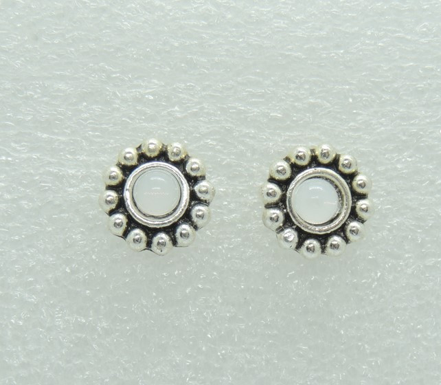 Сережки Liresmina Jewelry сережки-гвоздики (пусети) Маргаритка біла сріблястий