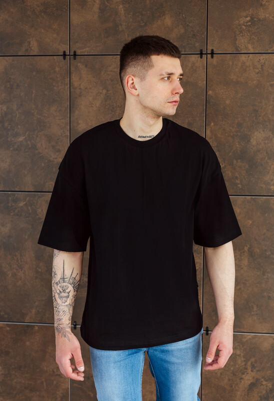Однотонна чорна футболка Staff black oversize
