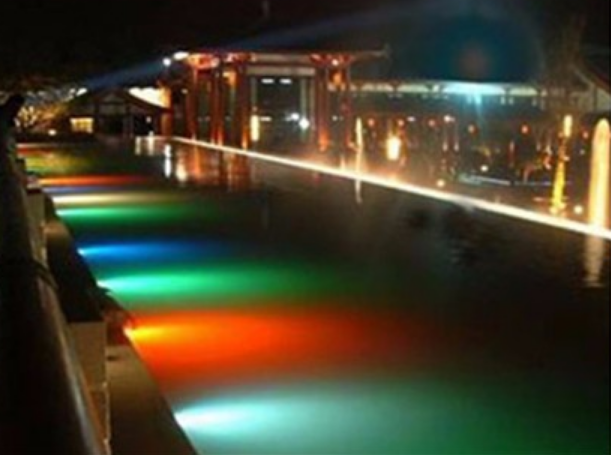 10 ідей підсвічування для басейну