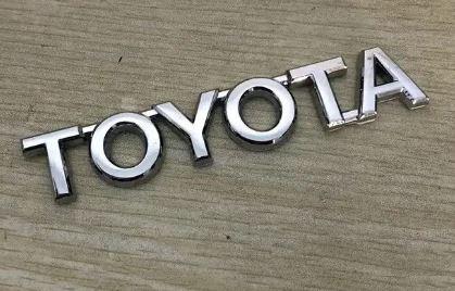 Шильдик емблема напис на багажник TOYOTA Camry Corolla Тойота камрі королла  колір хром