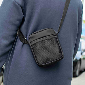 Маленька сумка барсетка через плече Svet чорна з кишенею з сітки якісний молодіжний месенджер