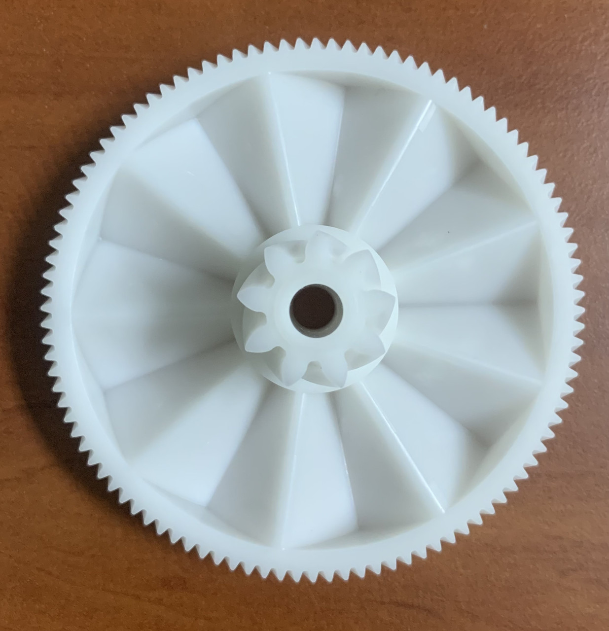 Шестірня велика для м'ясорубки Braun 67000898