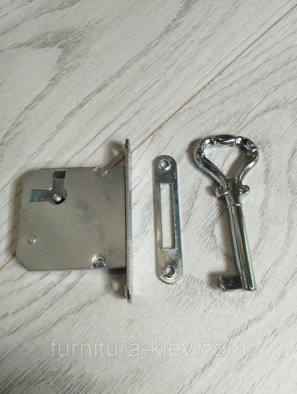 Замок мебельный врезной 30мм Левый: продажа, цена в Киеве. Мебельные ...
