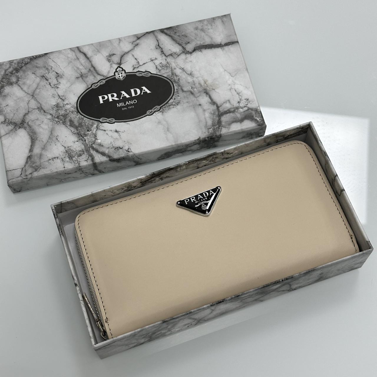 Жіноча брендова сумка Прада Prada Zippy Wallet Beige