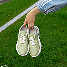 Шкіряні жіночі кросівки оливкового кольору на високій підошві, фото 2