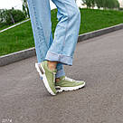 Шкіряні жіночі кросівки оливкового кольору на високій підошві, фото 5