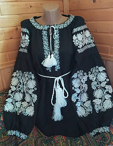 Бохо вишиванка жіноча з білим квітковий орнанаментом на чорному домотканому полотні  Вишивка гладь 52 розмір