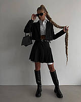 Жіночий стильний діловий костюм-двійка короткий піджак на ґудзиках і спідниця з поясом (чорний, барбі, сірий)
