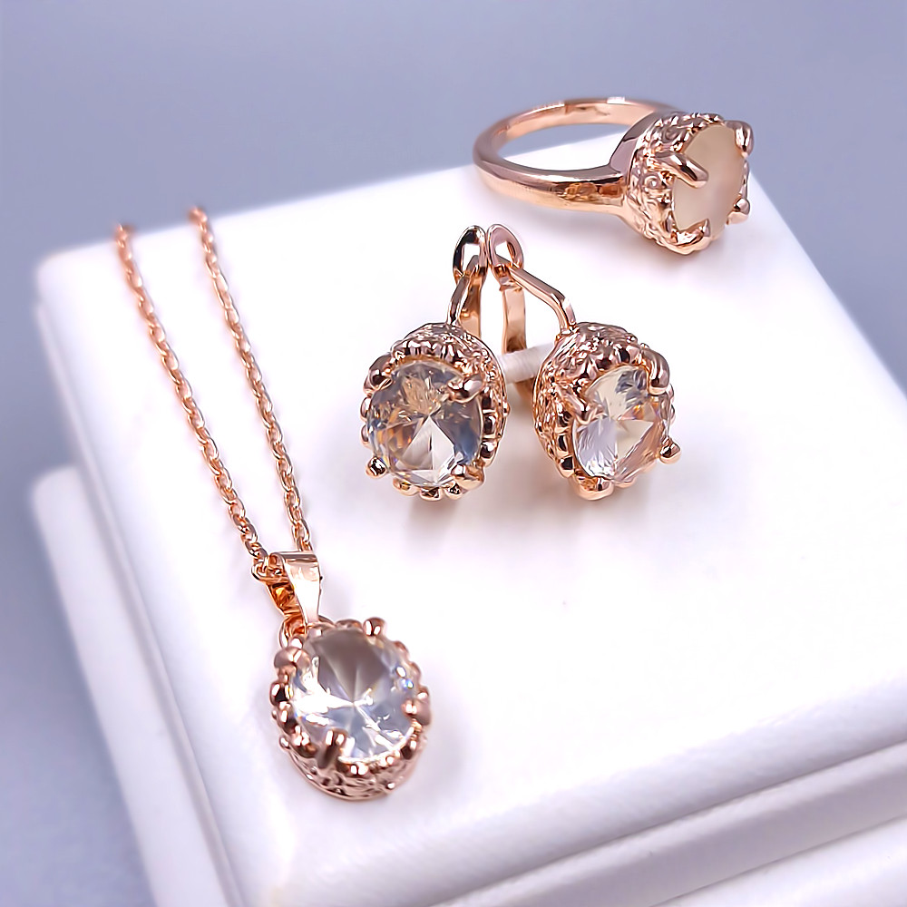 Булатний набір з білими фіанітами. Позолота ЧВ. Кулон, ланцюжок, сережки та кільце у подарунок