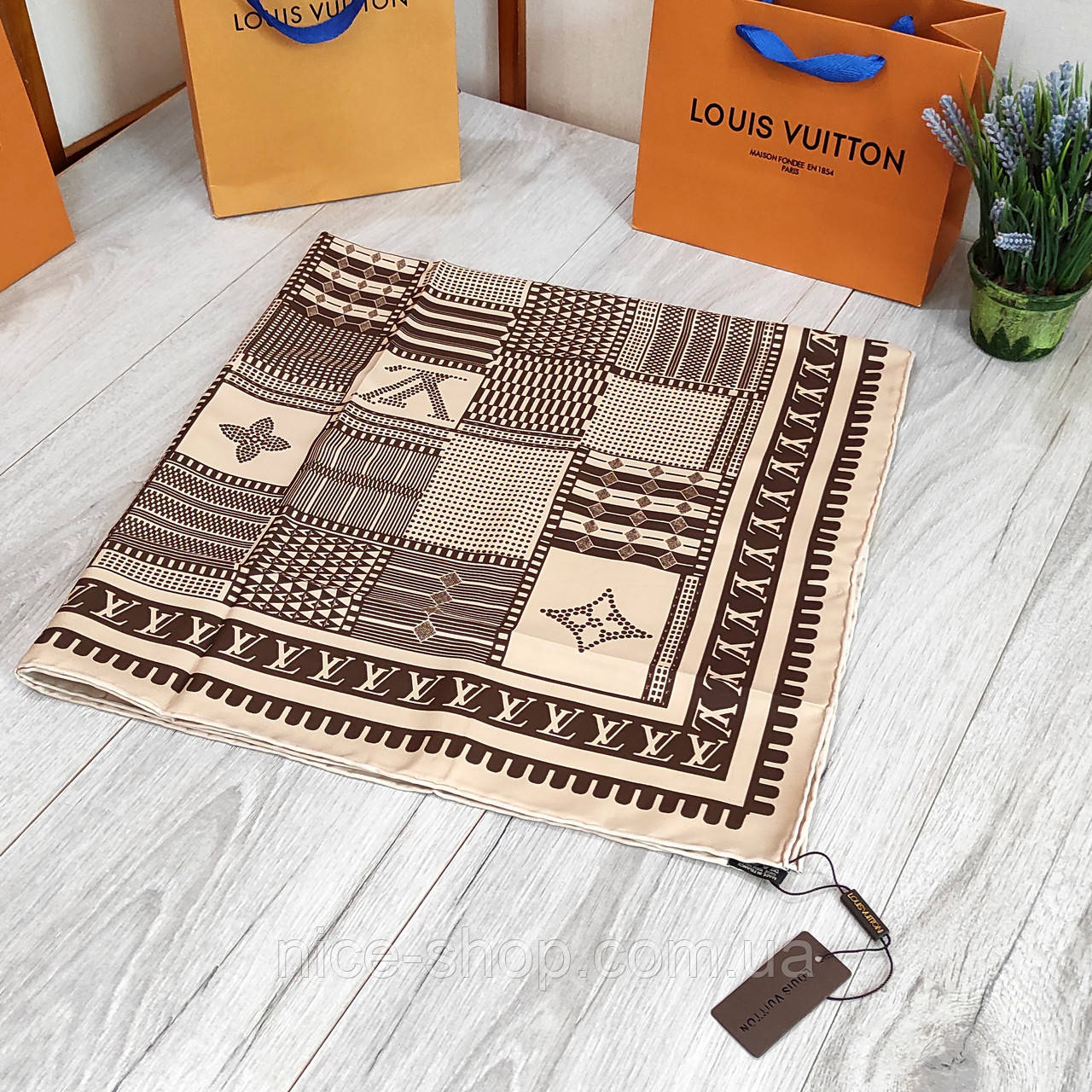 Хустка Louis Vuitton шовкова з ручною підшивкою