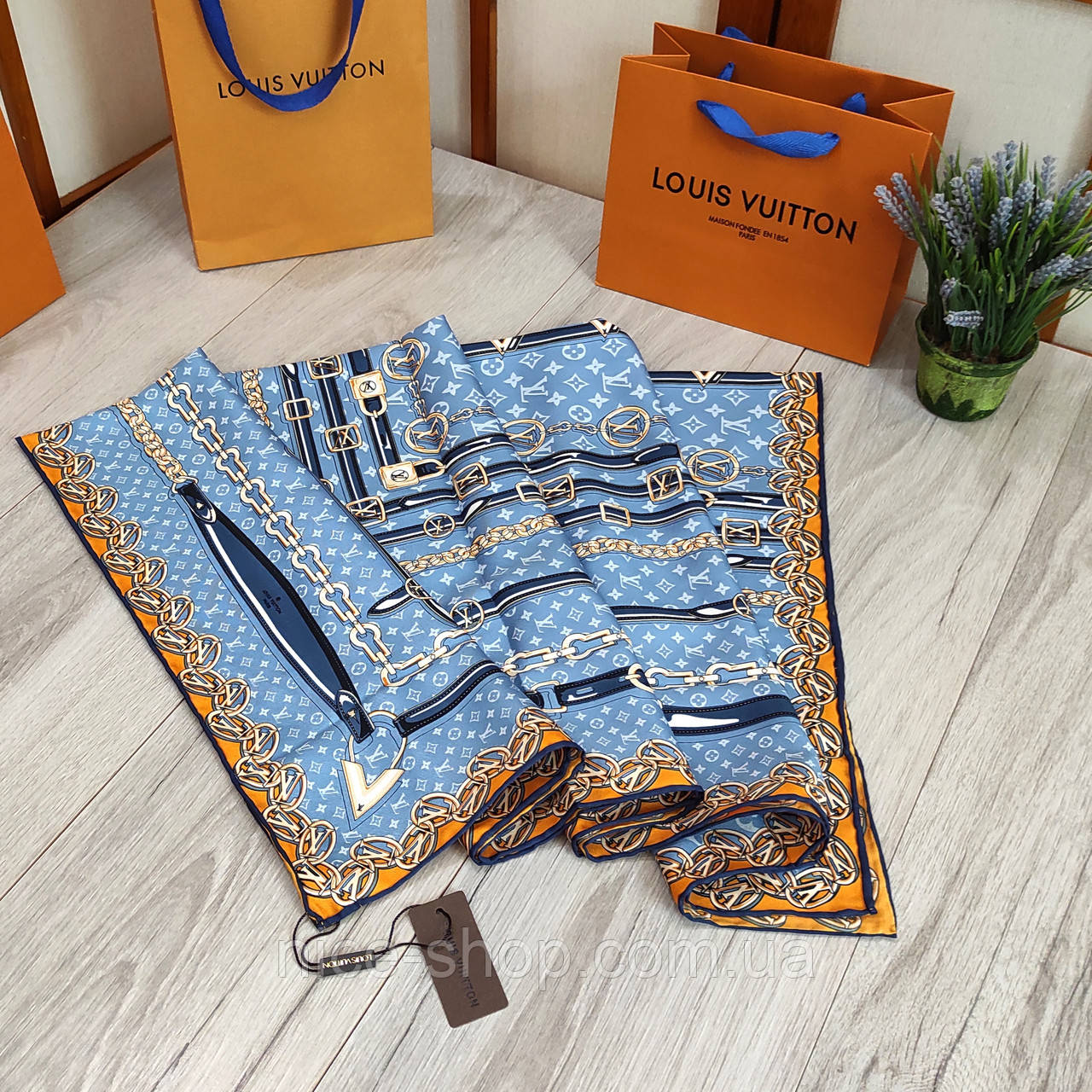 Хустка Louis Vuitton шовкова з ручною підшивкою