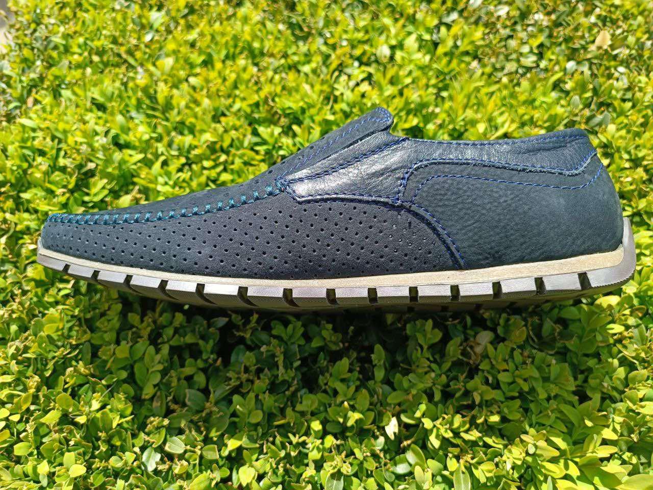 Мокасины мужские 42 размер кожаные туфли с перфорацией синие макасины летние слипоны в дырочку на резинке - фото 3 - id-p1853734088