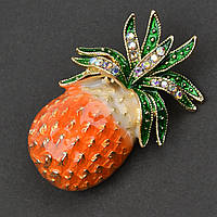 Брошка металева на золотистій основі ананас із кольоровими кристалами покрита кольоровою емаллю розмір 45Х30 мм