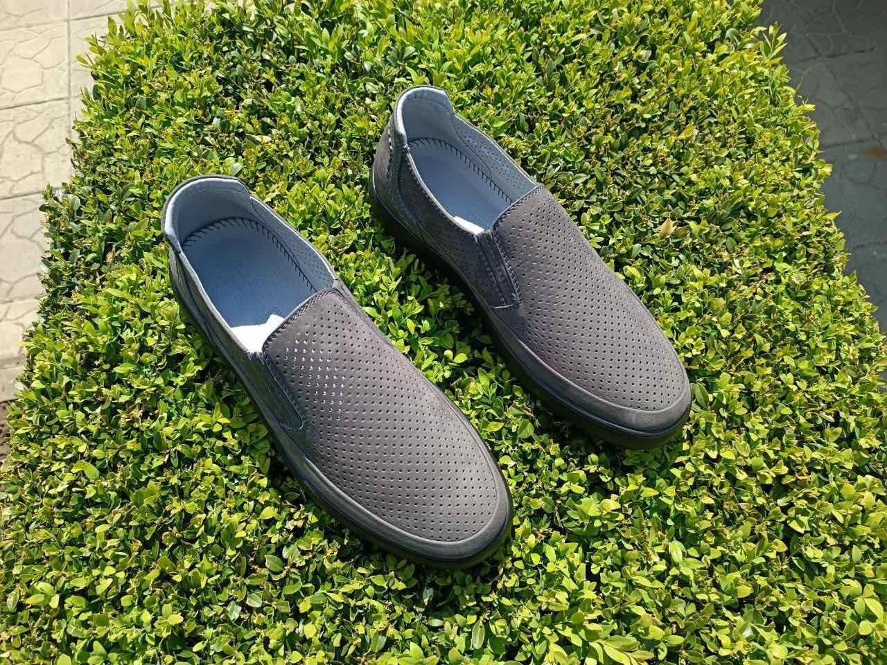 Мокасины мужские 42 размер кожаные туфли с перфорацией серые без резинки слипоны макасины летние в дырочку - фото 4 - id-p1853940026