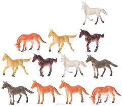 Кінь тягнуться маленька