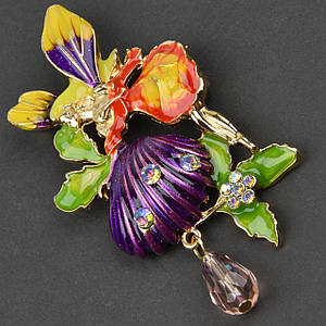 Брошка металева на золотистій основі фея з мінливими стразами покрита кольоровою емаллю розмір 65Х45 мм