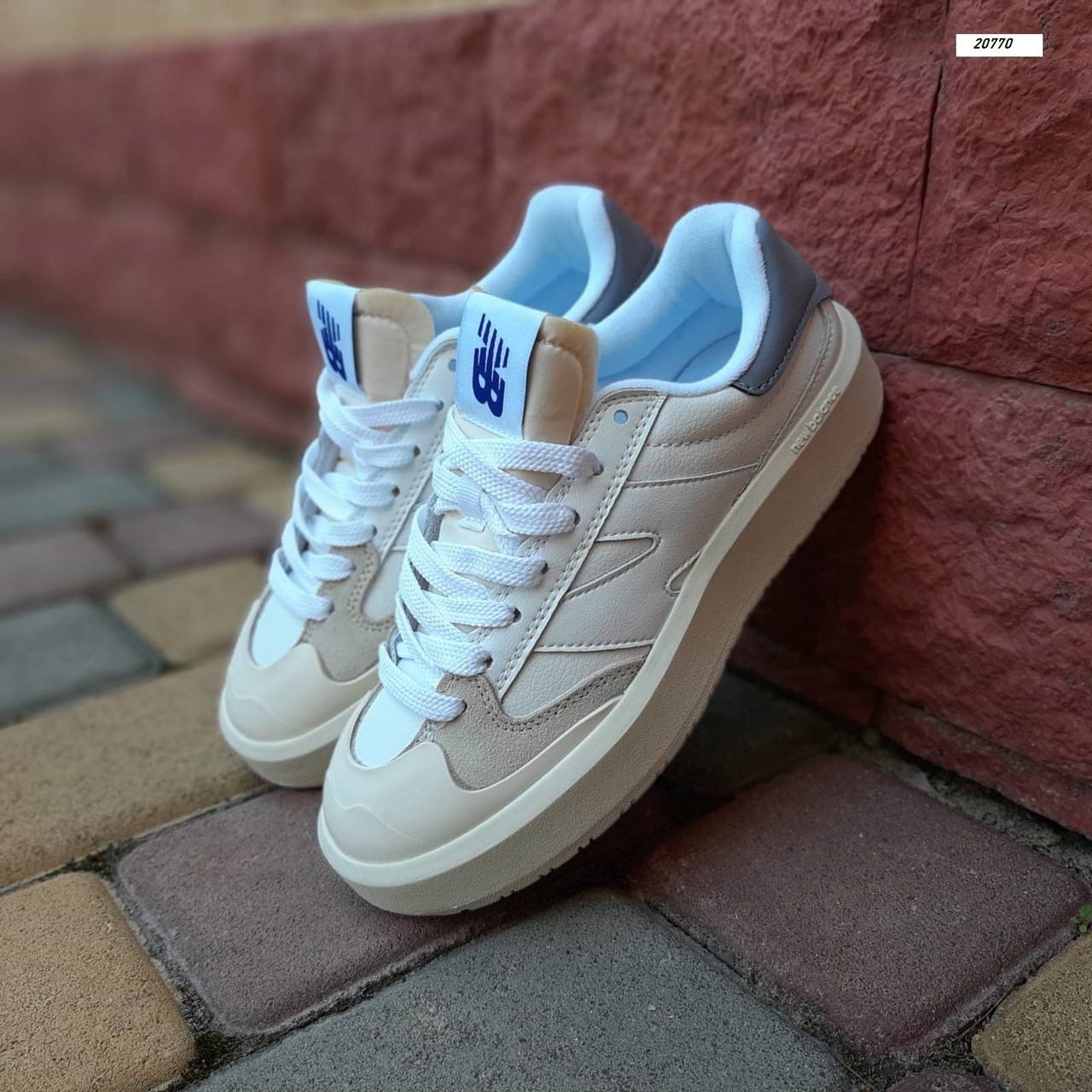Жіночі кросівки весна літо білі з бежевим New Balance CT302. Взуття жіноче біле Нью Баланс СТ302 на весну