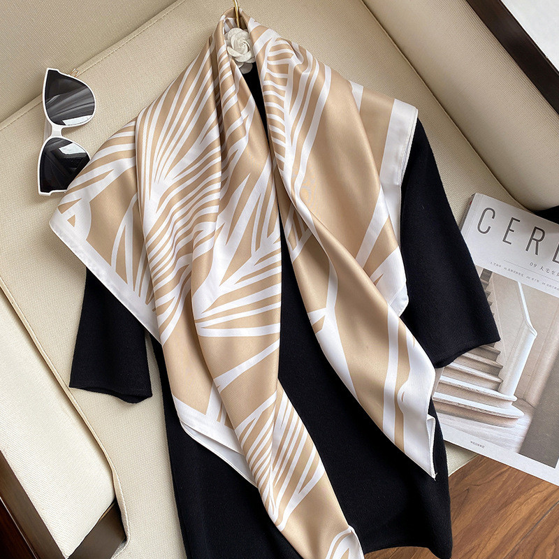 Косинка шовкова хустка в смужку анімалістичний принт зебра на шию на сумку жіночий атласний шаль шовк-армані