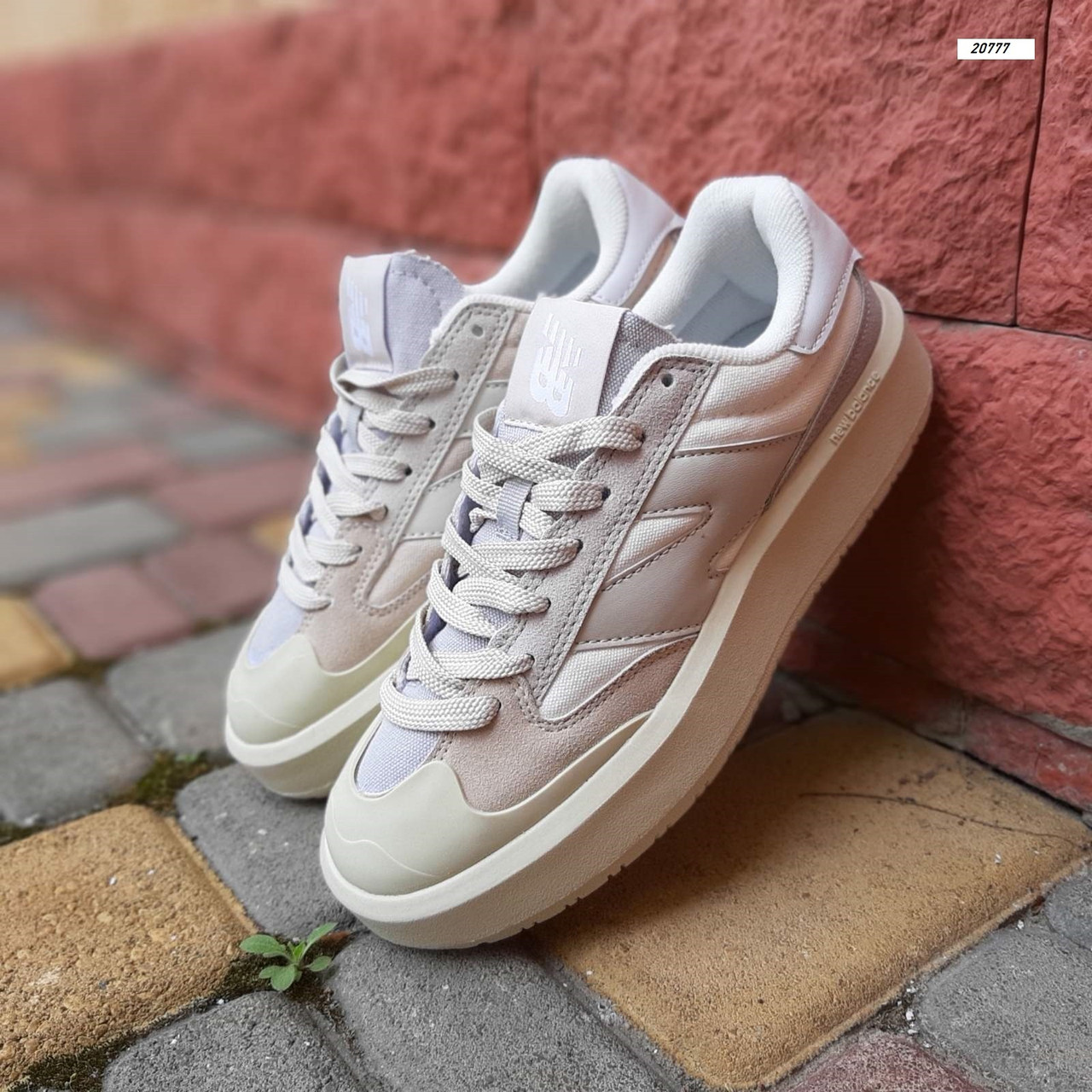 Жіночі кросівки весна літо світло-бежеві New Balance CT302. Взуття жіноче модне Нью Баланс СТ302 на весну