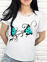 Легка літня футболка білого кольору з метеликом