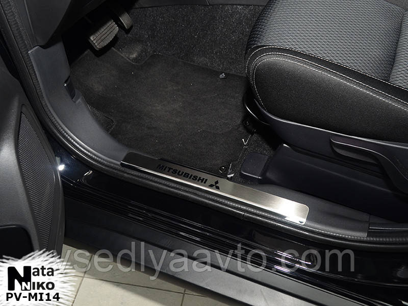 Накладки на внутрішні пороги Mitsubishi OUTLANDER III з 2013 р.