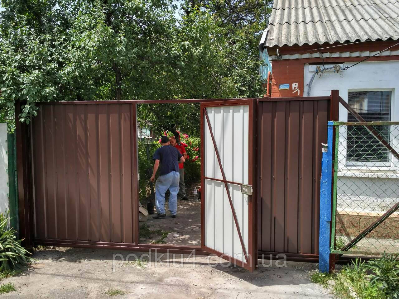 Автоматичні відкатні ворота з вбудованою каліткою
