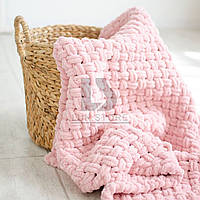 Детское вязаное одеяло плед из плюшевой пряжи 120*100 см Lukoshkino ® ручная работа нежно-розовый