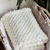 Детское вязаное одеяло плед из плюшевой пряжи 90*90 см Lukoshkino ® ручная работа молочный