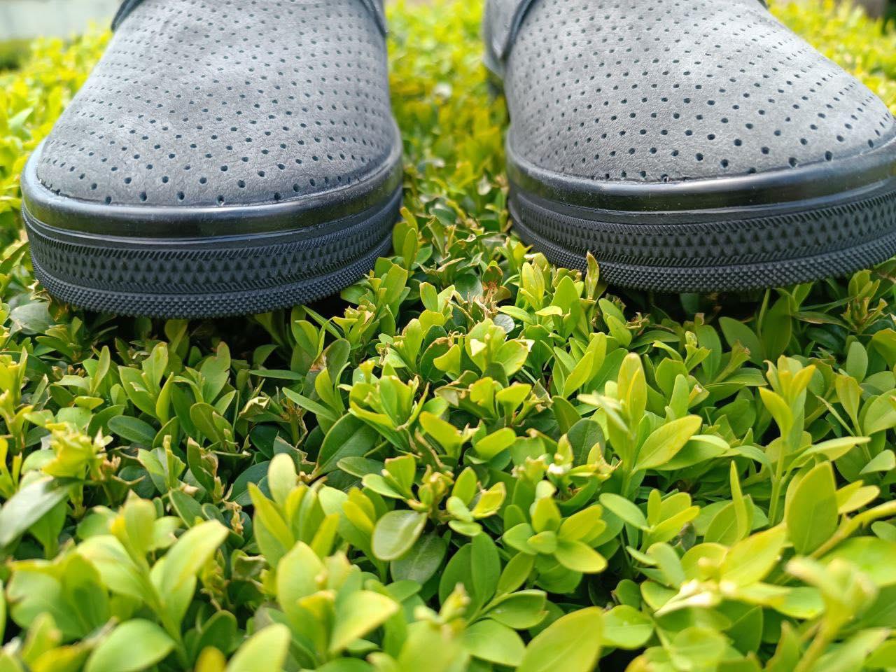 Мокасины мужские 45 размер кожаные туфли с перфорацией серые с шнурками слипоны макасины летние в дырочку - фото 6 - id-p1854548201