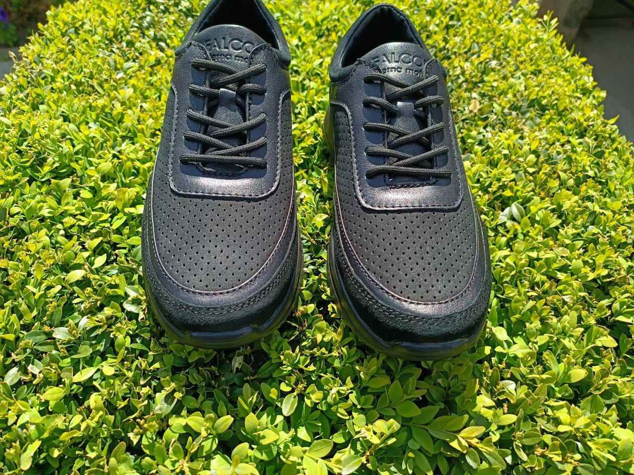 Кроссовки мужские 44 размер кожаные с перфорацией черные с шнурками кроссовки летние в дырочку - фото 3 - id-p1854616770
