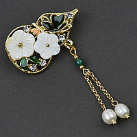 Брошка металева на золотистій основі квіточки з висулькою перлинки покритий кольоровою емаллю розмір 65Х40 мм