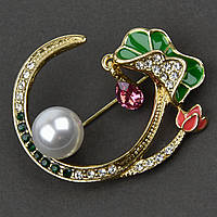 Брошка металева на золотистій основі класична з намистиною покрита кольоровою емаллю розмір 40Х45 мм