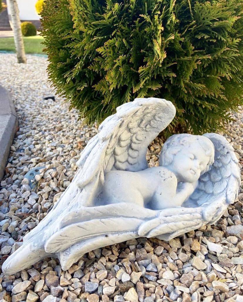 Декоративна скульптура ангел спить в крилах бетонна 16см, фото 1