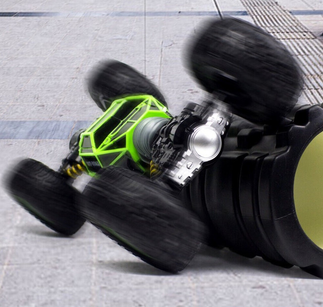 Трюковий всюдихід на радіокеруванні