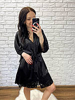 Жіночий атласний халат з мереживом чорного кольору на запах 48