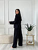 Чорний жіночий трендовий літній костюм-двійка з жатки: сорочка на ґудзиках та прямі вільні штани, фото 4
