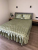 Атласне покривало двоспальне з подушками оливкового кольору