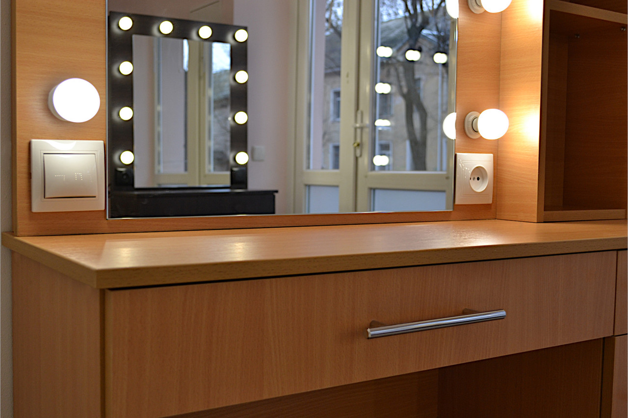 Туалетный столик трюмо и макияжное зеркало с подсветкой и полочками Zerka 1000 mm в цвете Бук - фото 3 - id-p1855240009