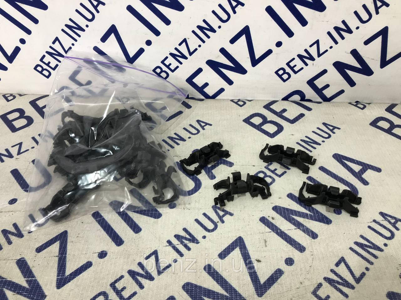 Кліпса накладки даху Mercedes S212 A2129910198