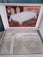 Скатерть велюровая с кружевом в подарочной коробке160 на 220см Verolli Турция серебристая