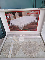 Скатерть велюровая с кружевом в подарочной коробке160 на 220см Verolli Турция бежевая