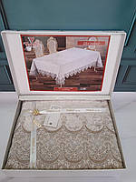 Скатерть велюровая с кружевом в подарочной коробке160 на 220см Verolli Турция золотистая