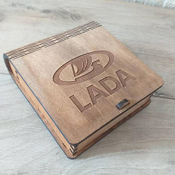 Дерев'яна подарункова коробка з логотипом LADA для автомобіліста Коричневий (KG-8702)