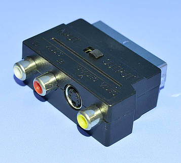 Перехідник шт.СКАРТ - 3гн.RCA + гн.S-video + перемикач in-out ZLA0352