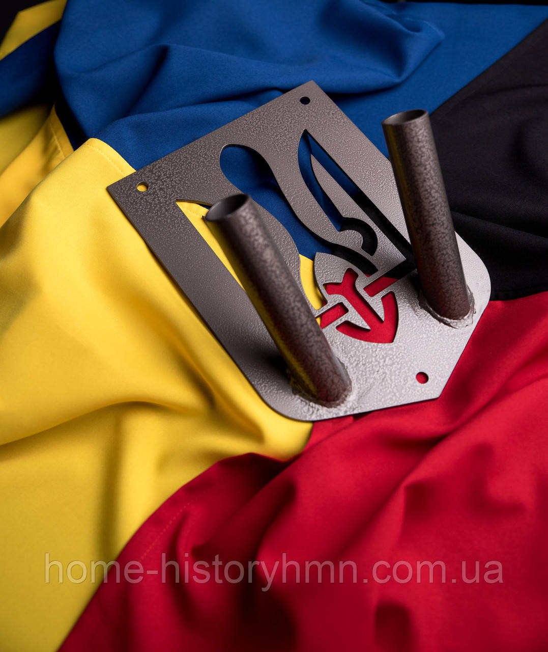 Фасадний тримач для двох прапорів у формі герба вуличний із сталі, сірий
