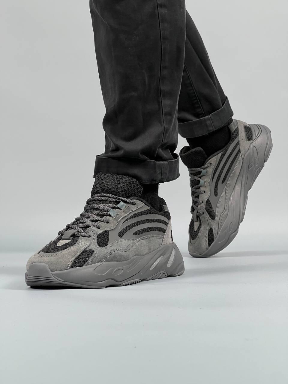 Кросівки чоловічі Adidas Yeezy Boost 700 V2 Gray man Взуття Адідас Ізі Буст сірі замшеві